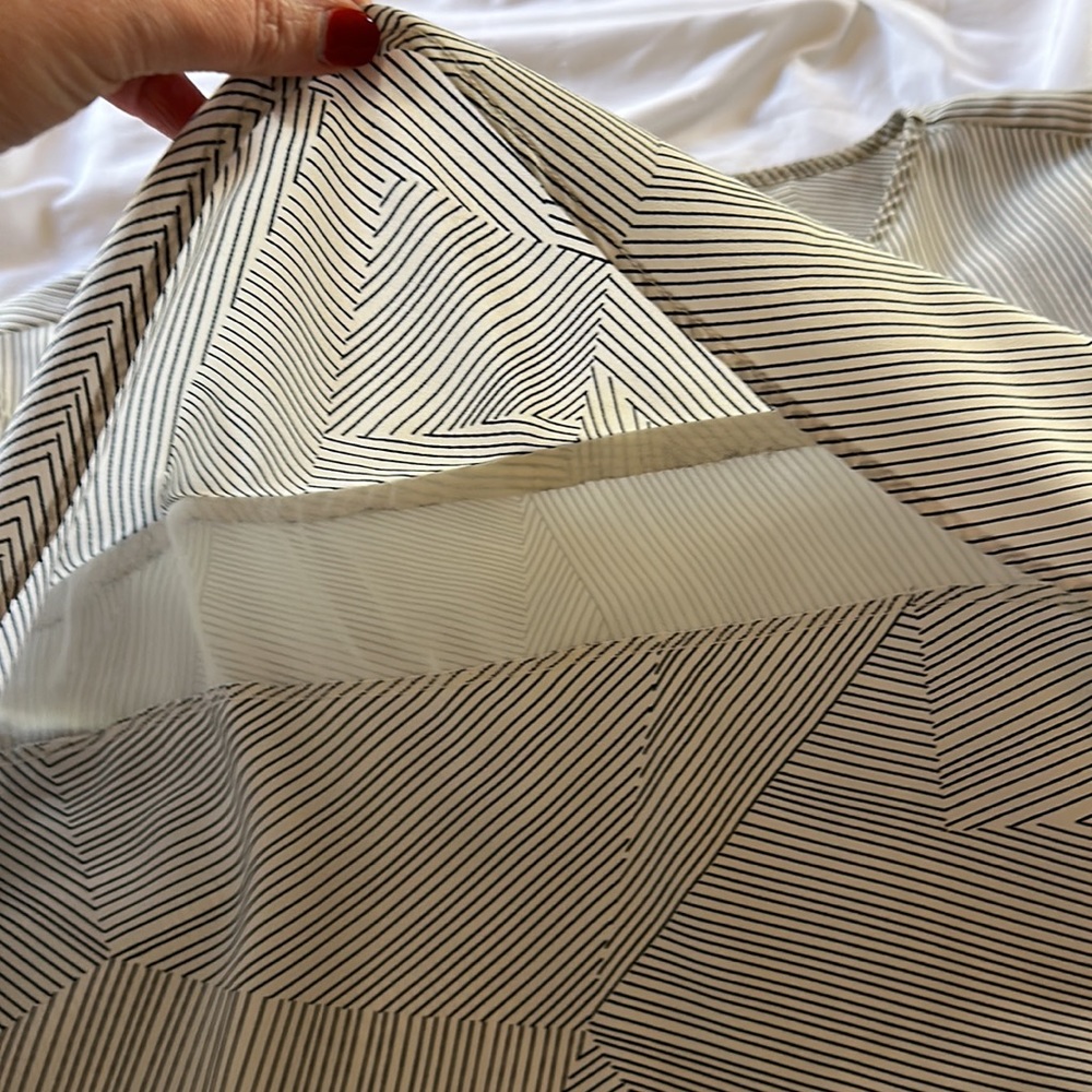 Loft Capped Sleeve Ruffle Shell (M) - Picture 3 of 5
